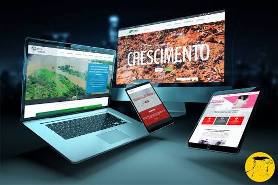 Site profissional exibido em notebook, desktop, tablet e smartphone — presença multi-dispositivo